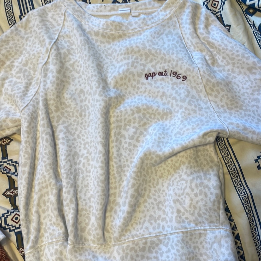 Gap sweater